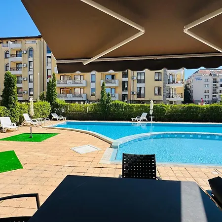 Sunny House 401 Two Bedroom Апартаменти Сонячний Берег