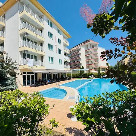 Sunny House 401 Two Bedroom Апартаменти *
